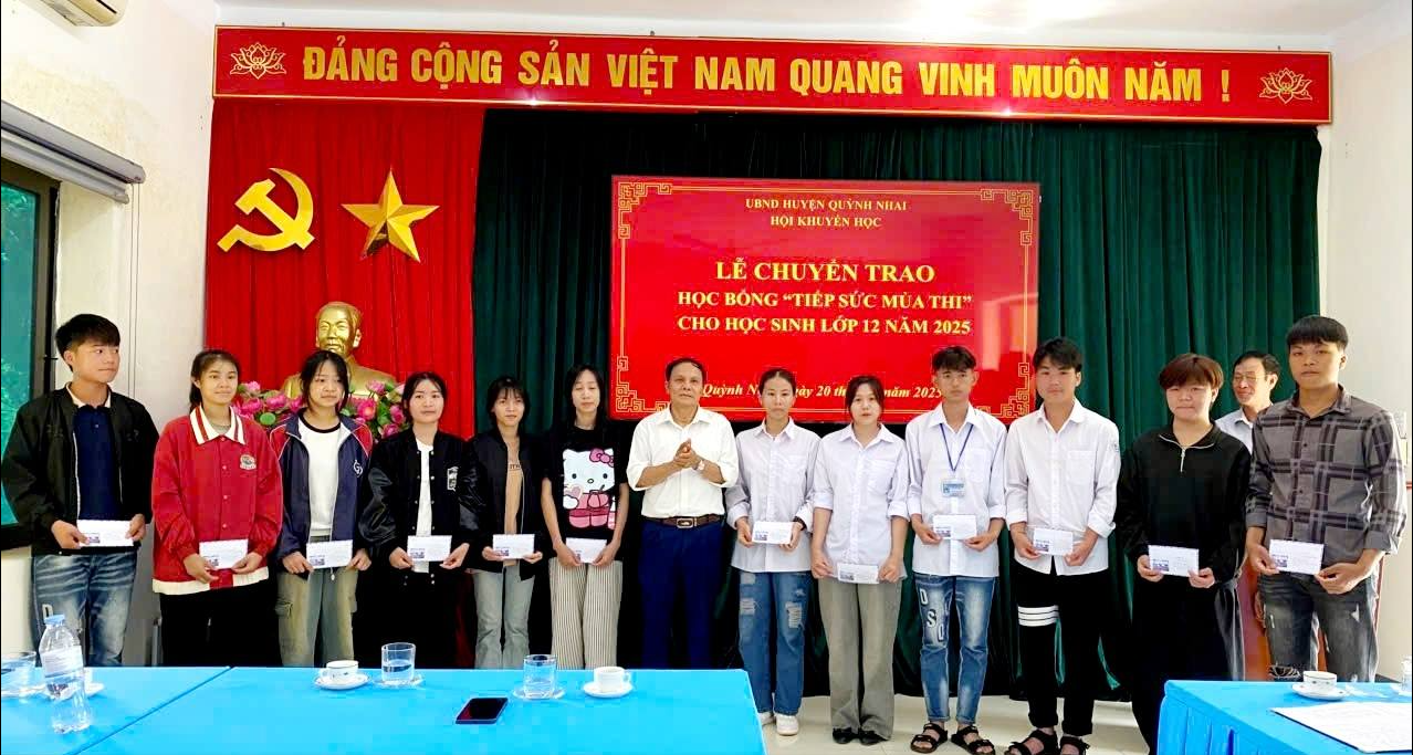Hội Khuyến học Quỳnh Nhai tổ chức Lễ Chuyển trao Học bổng"Tiếp sức mùa thi" năm 2025
