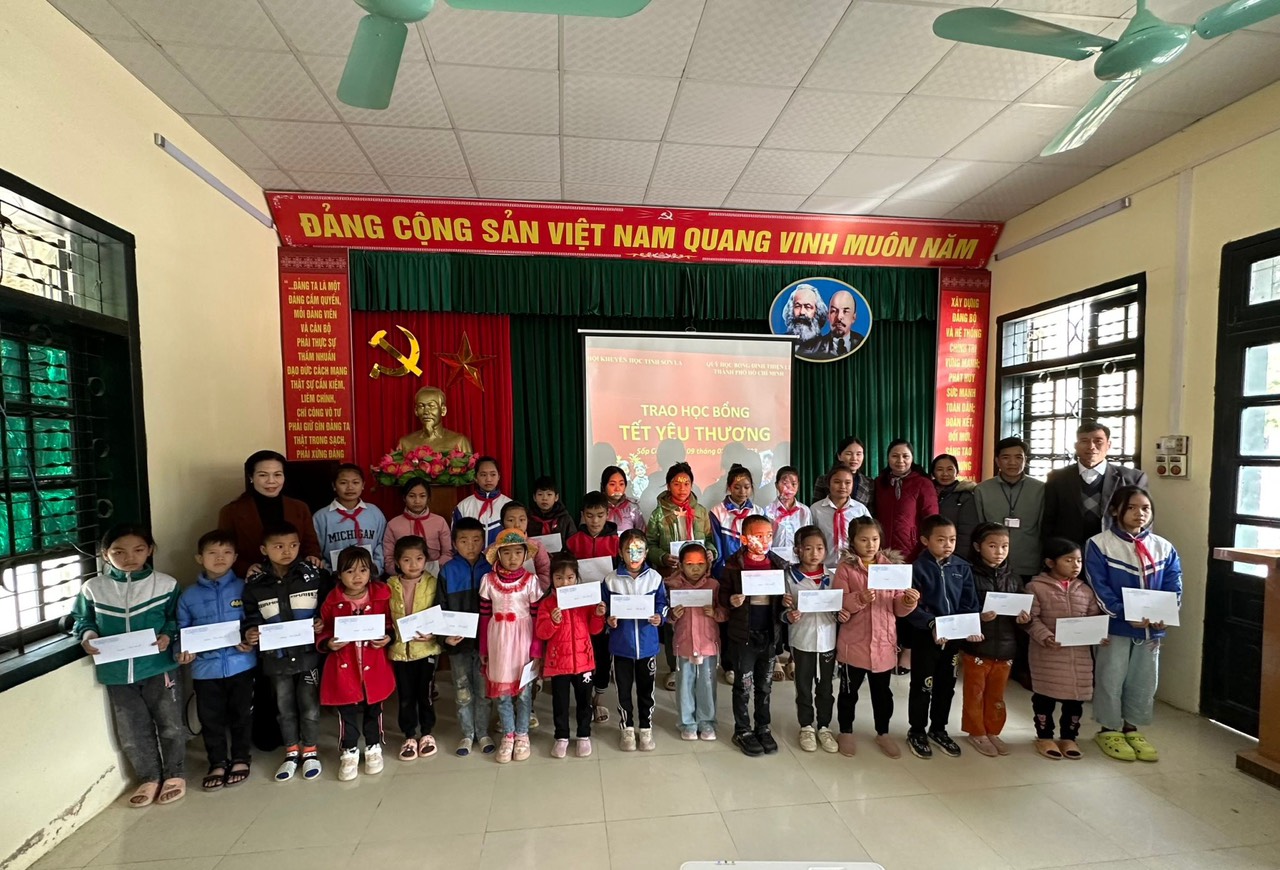 Trao học bổng vùng biên giới trước thềm năm mới 2023