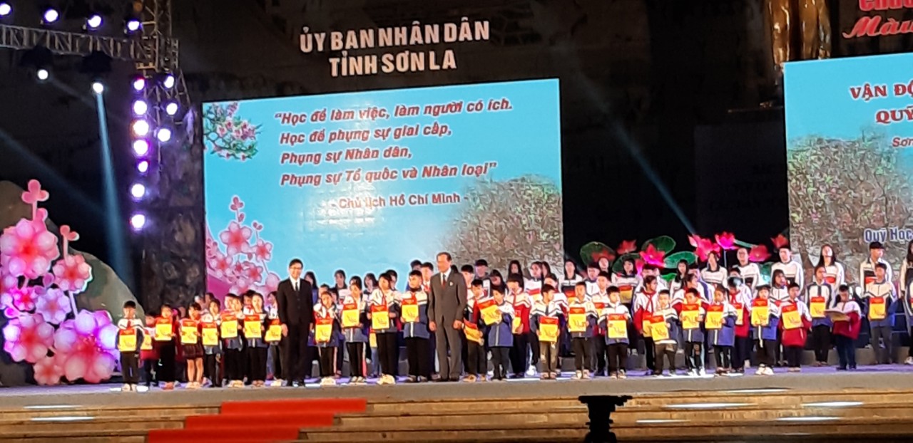 Chương trình nghệ thuật “Màu hoa còn mãi” vận động xây dựng “Quỹ học bổng Tô Hiệu”